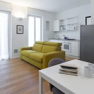 https://italianway-caterina-da-forli-6.italymilanhotels.net